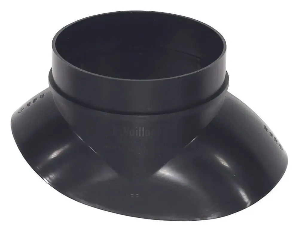 Schwarzer Adapter mit breiter Basis und schmaler Öffnung, geeignet für Dachschrägen. Marke Vaillant ist auf der Oberfläche sichtbar.